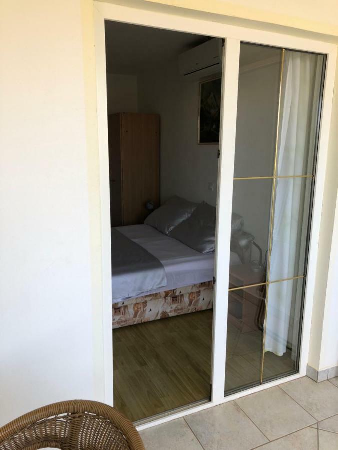 Apartmani Gabi Cesarica Exteriér fotografie