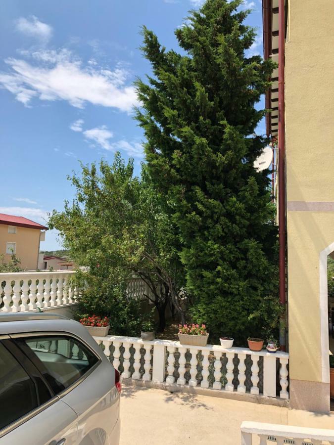 Apartmani Gabi Cesarica Exteriér fotografie