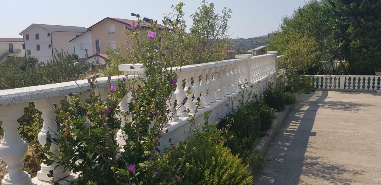 Apartmani Gabi Cesarica Exteriér fotografie